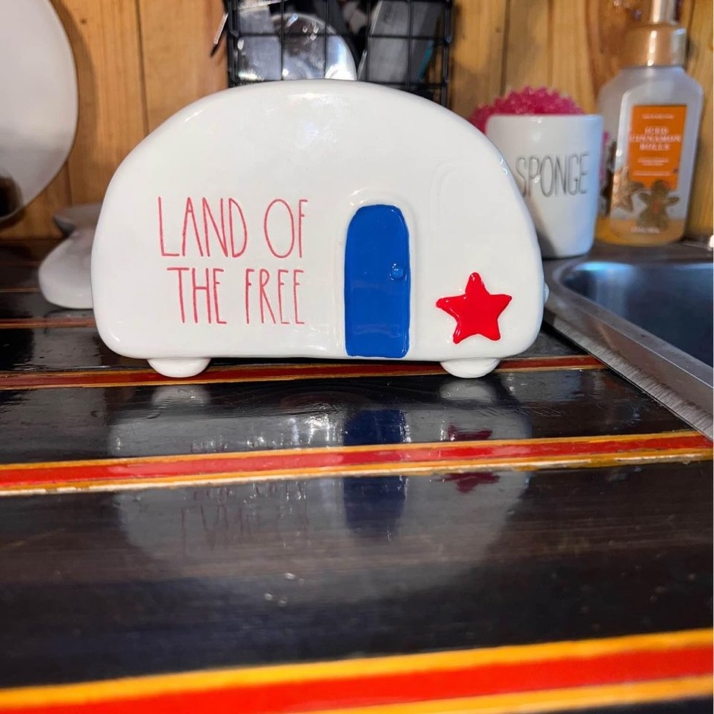 Fourth of July Rae Dunn decoration